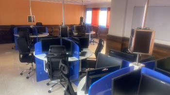 plateaux, bureaux équipés call center 